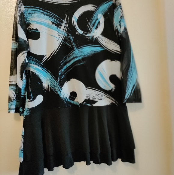Color Block Style Blouse with Sheer Sleeves and a Tiered Ruffled Hem, Size Large - Picture 6 of 7